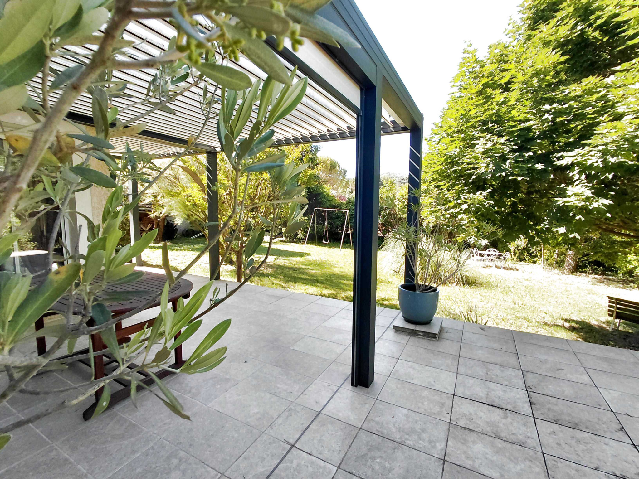 MAISON FAMILIALE DANS QUARTIER PRISÉ A BEAUSEMBLANT